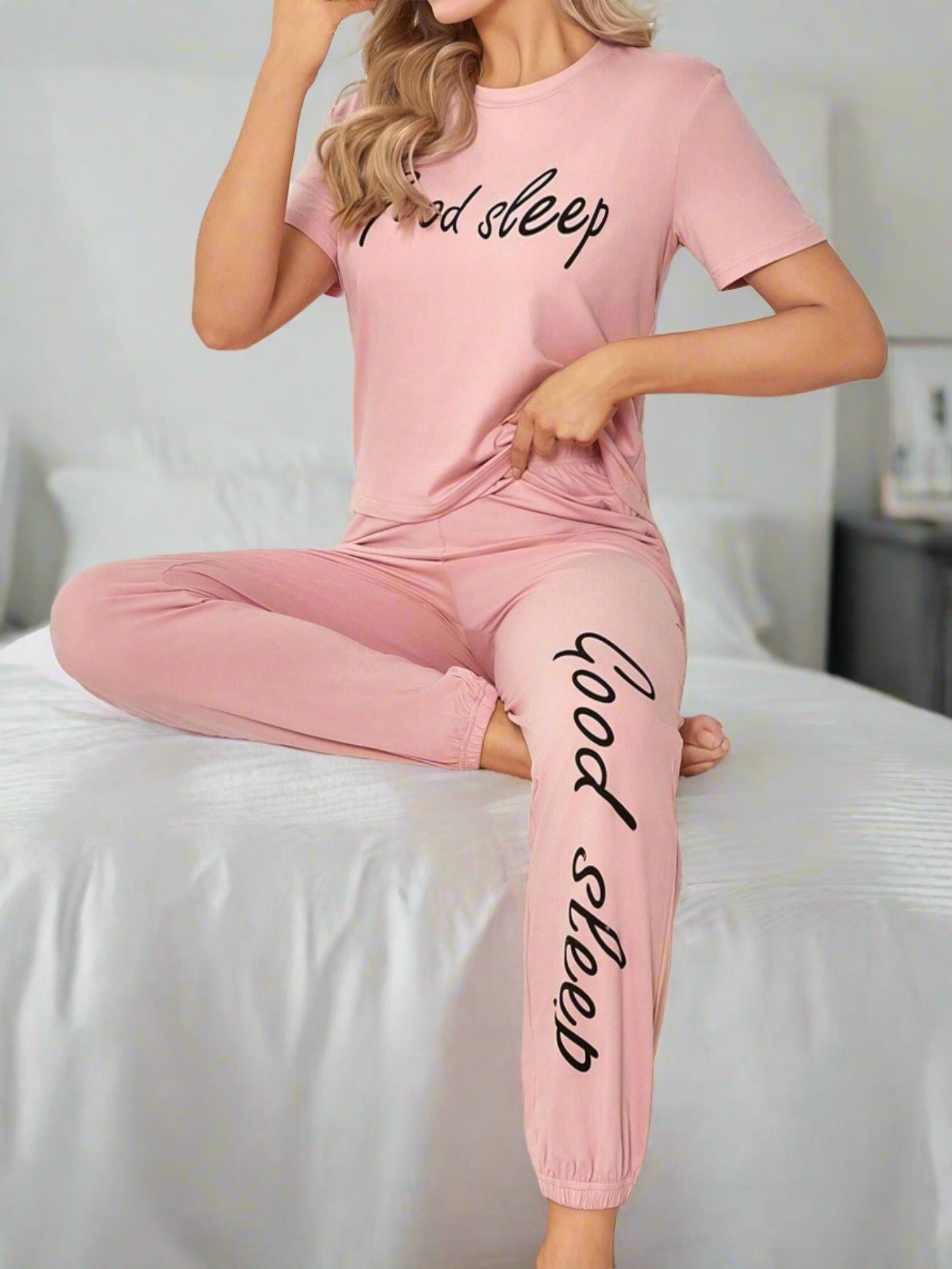 2pcs Women's Homewear Set - Letter print T-shirt and pants.