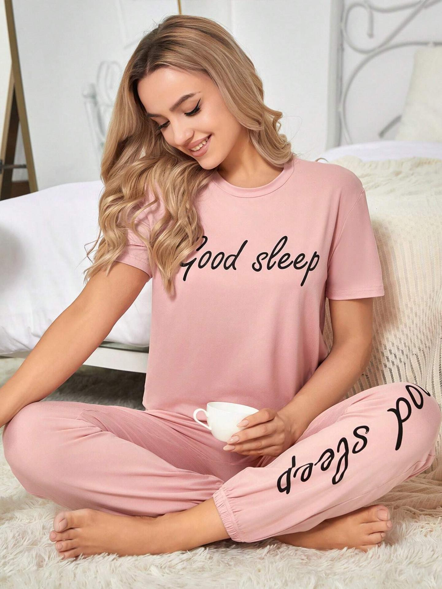 2pcs Women's Homewear Set - Letter print T-shirt and pants.